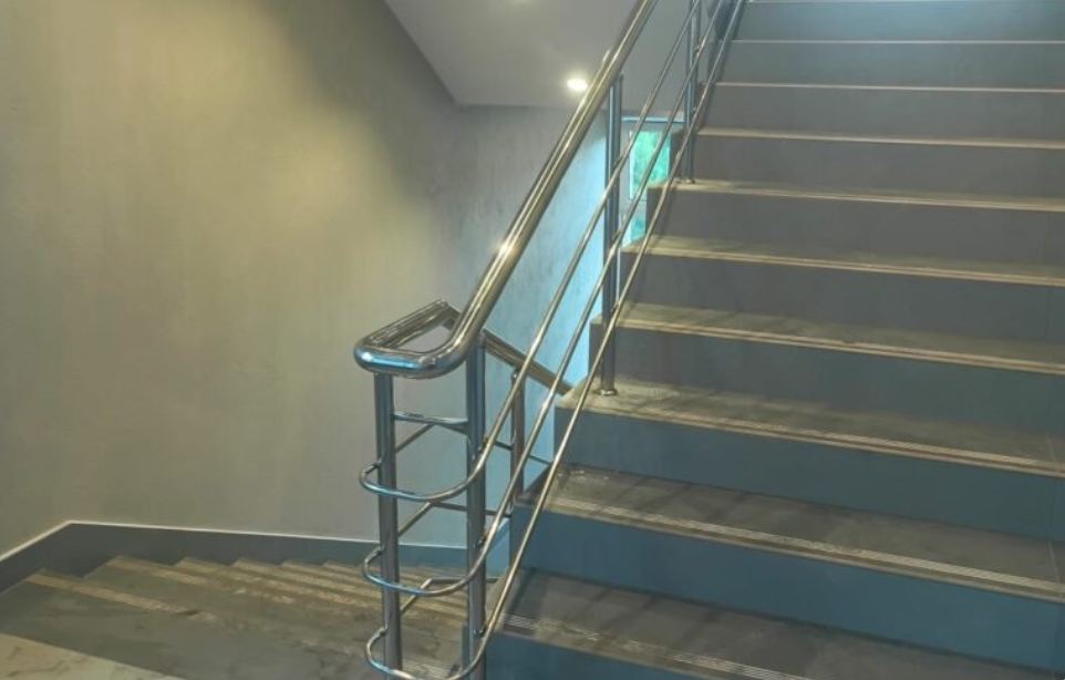 Беспрецедентная прочность: почему мир выбирает перила из нержавеющей стали