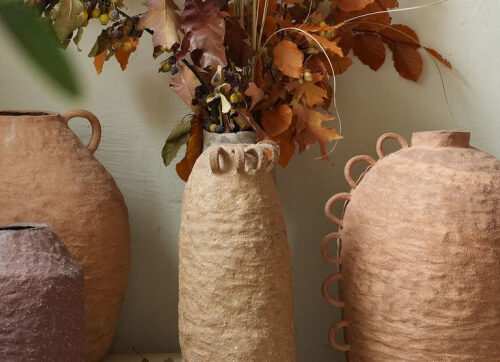 Крымскотатарский художник лепит новый путь из глины в Украине военного времени