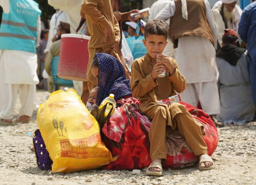 В условиях неопределенности телефон доверия в Пакистане становится спасательным кругом для афганцев