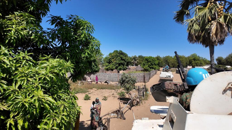 На севере Центральноафриканской Республики, где сезонные наводнения регулярно сокращают в этом регионе, отделенном от остальной части страны, силы МИНУСКА патрулируют огромные расстояния в условиях ограниченной инфраструктуры.