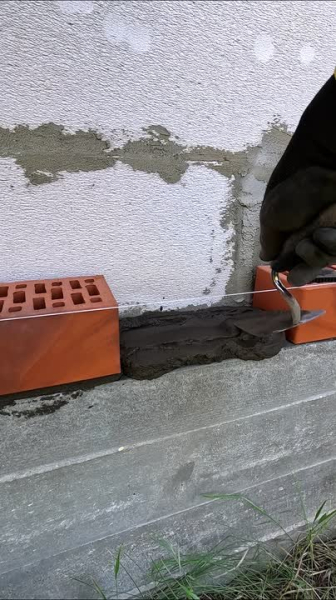 Оставляем продыхи для вентиляционного зазора между стеной из газобетона и облицовочного кирпича. | Интересный контент в группе Профессия созидатели в ОК (Одноклассники)