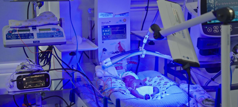 Беременные женщины и новорожденные больше других страдают от ударов по критической инфраструктуре Украины