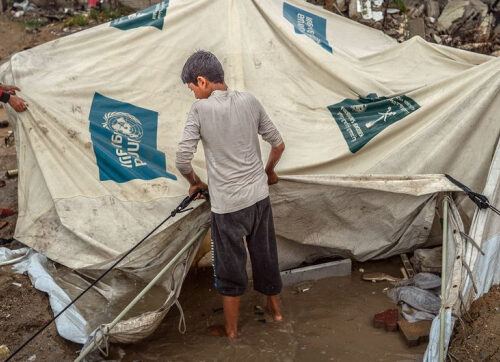 ООН предупреждает, что гражданское население по-прежнему находится в опасности из-за продолжающихся авиаударов по Газе