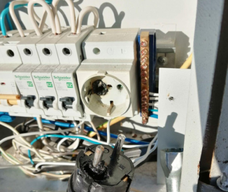 Опасные розетки: как я нашел причину возгорания розеток и как не допустить пожара | Интересный контент в группе Даня на даче: строю и показываю! в ОК (Одноклассники)