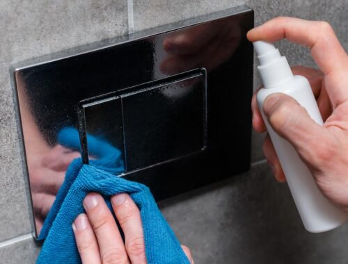 Чем отмыть клеевую основу от ценника на пластике