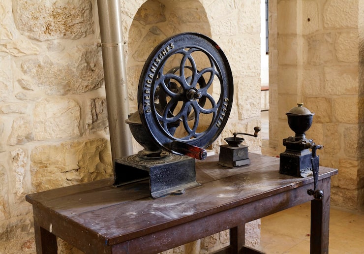 Как сделать погреб в гараже своими руками из бетонных колец