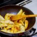 Как пожарить картошку с хрустящей корочкой