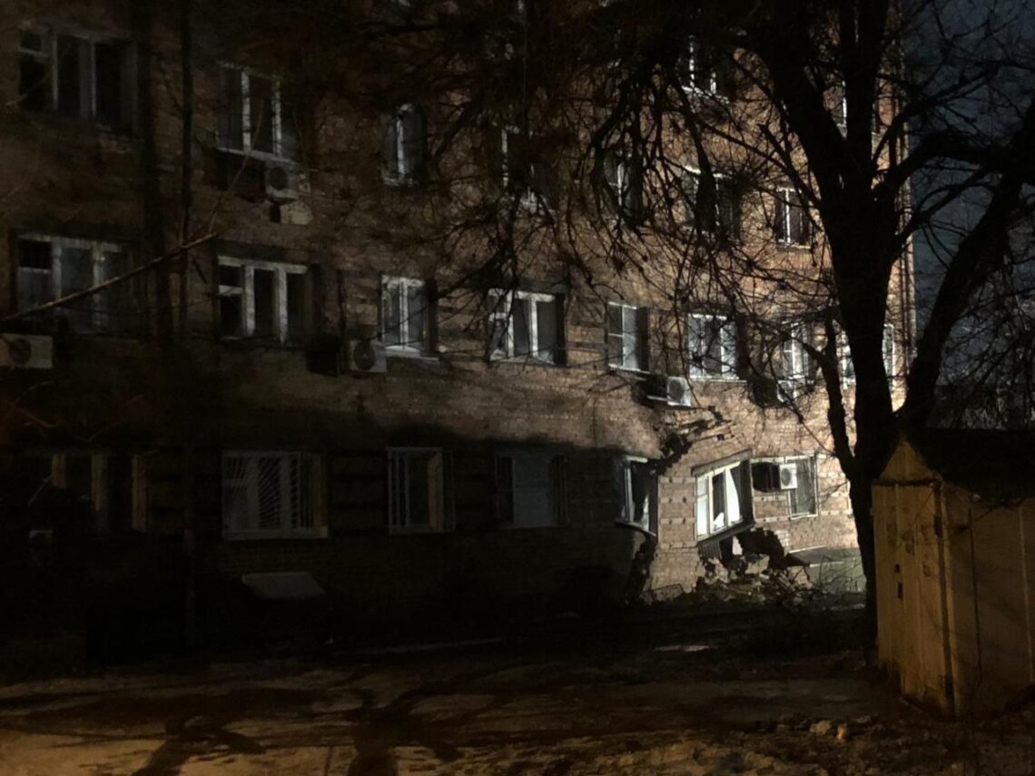 В чем выбежали, в том и остались: судьба жильцов дома, где обрушилась стена. А что власти?