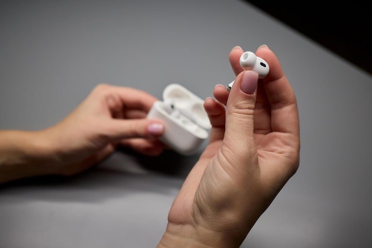 Визуальные отличия между оригиналом и копией AirPods