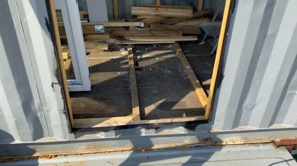 Дом из морского контейнера. Каркас.Окна.Подготовка к утеплению.